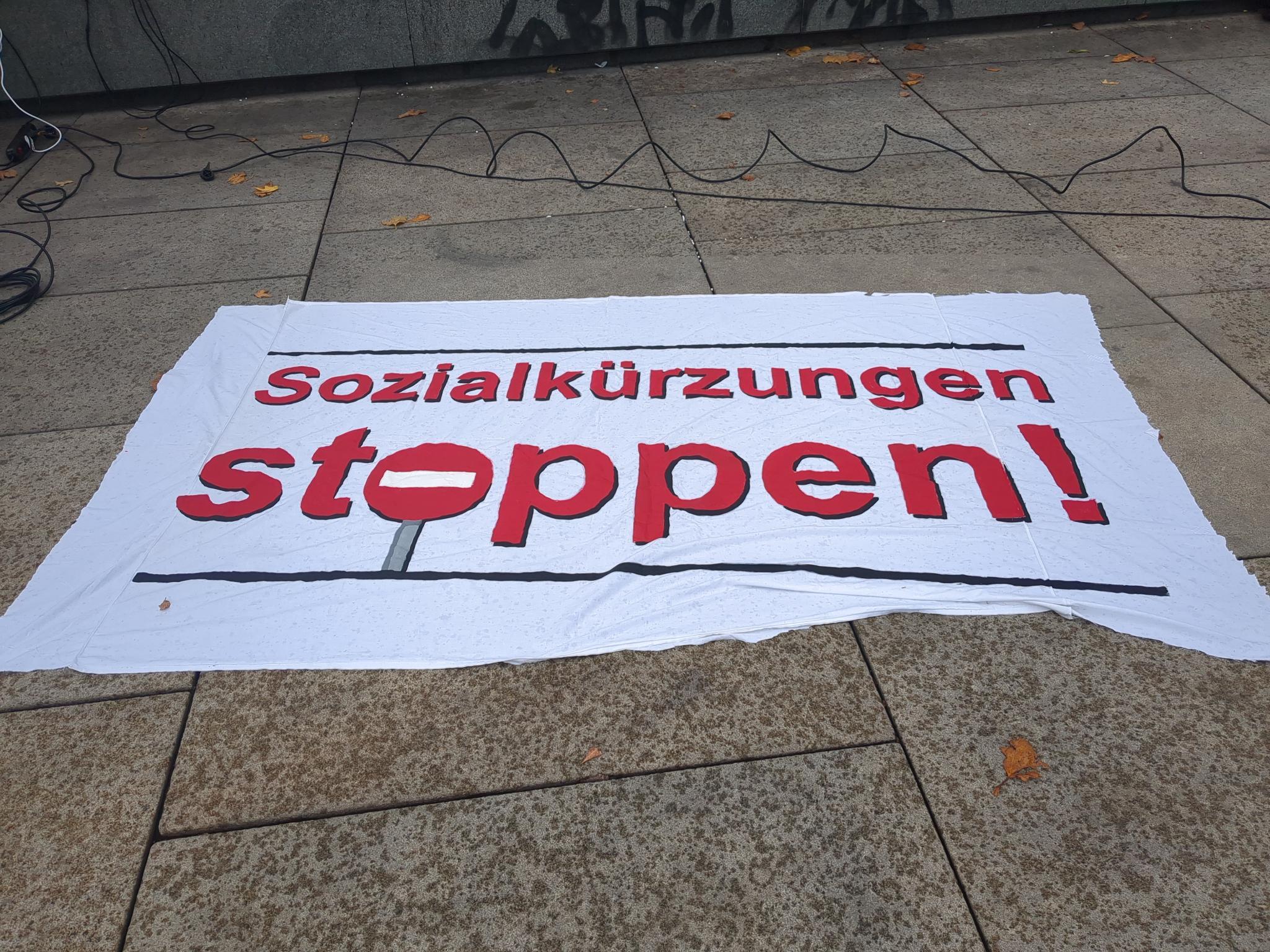 Kämpferische Demo gegen Sozialabbau in Freiburg