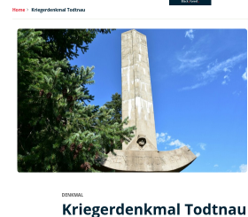 Es wird ein 16m hohes graues, in Stein genmeißeltes Schwert gezeigt, das auf dem Knauf steht, links davon sieht man Teile eines grünen Baums

(c) screenshot von
https://www.schwarzwald-tourismus.info/attraktionen/kriegerdenkmal-todtnau-f522d0a411